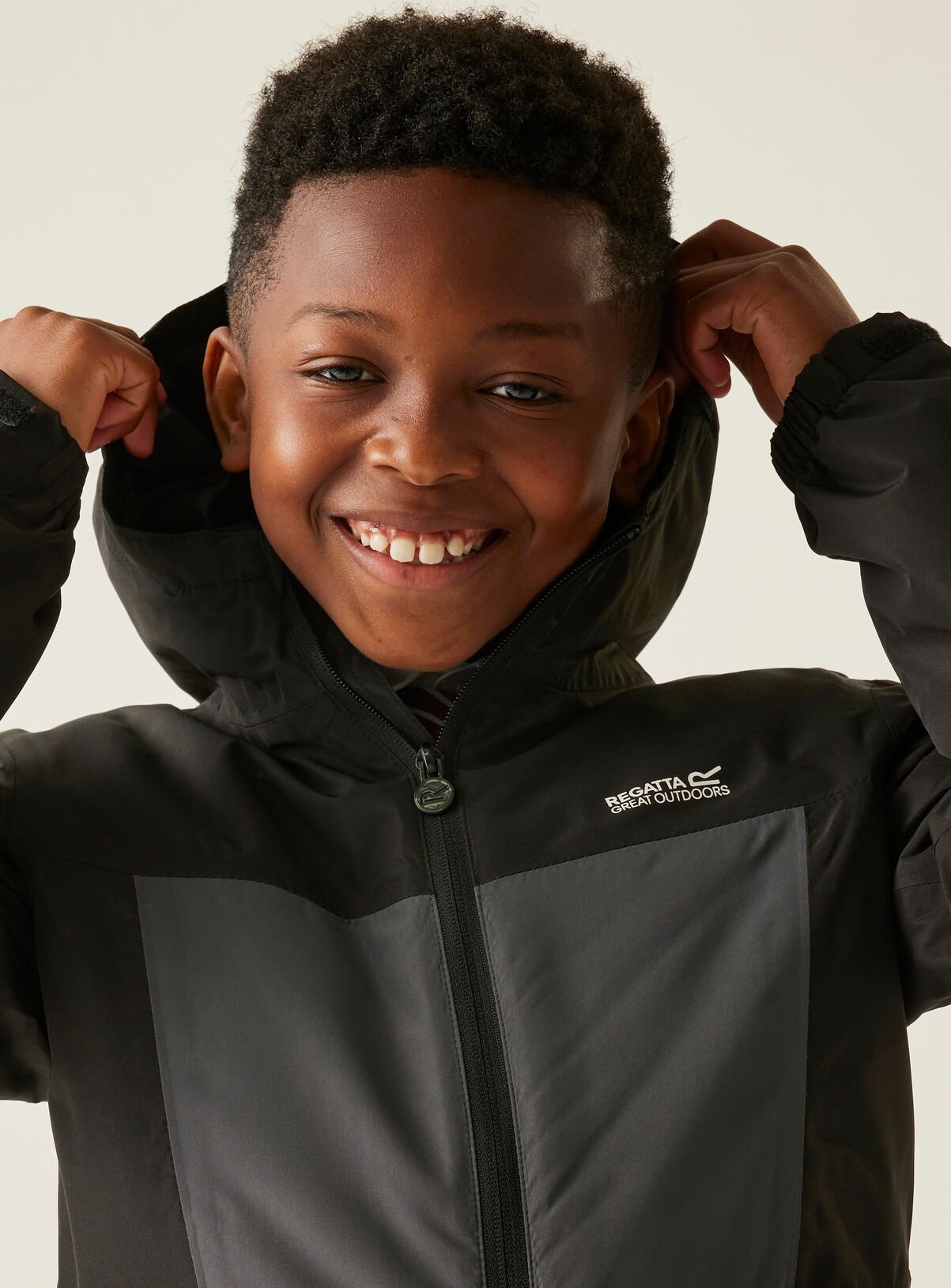 REGATTA Beamz Unisex Waterproof Jacket With Sleeve Torch Black 14 years - Image 6 thumbnail